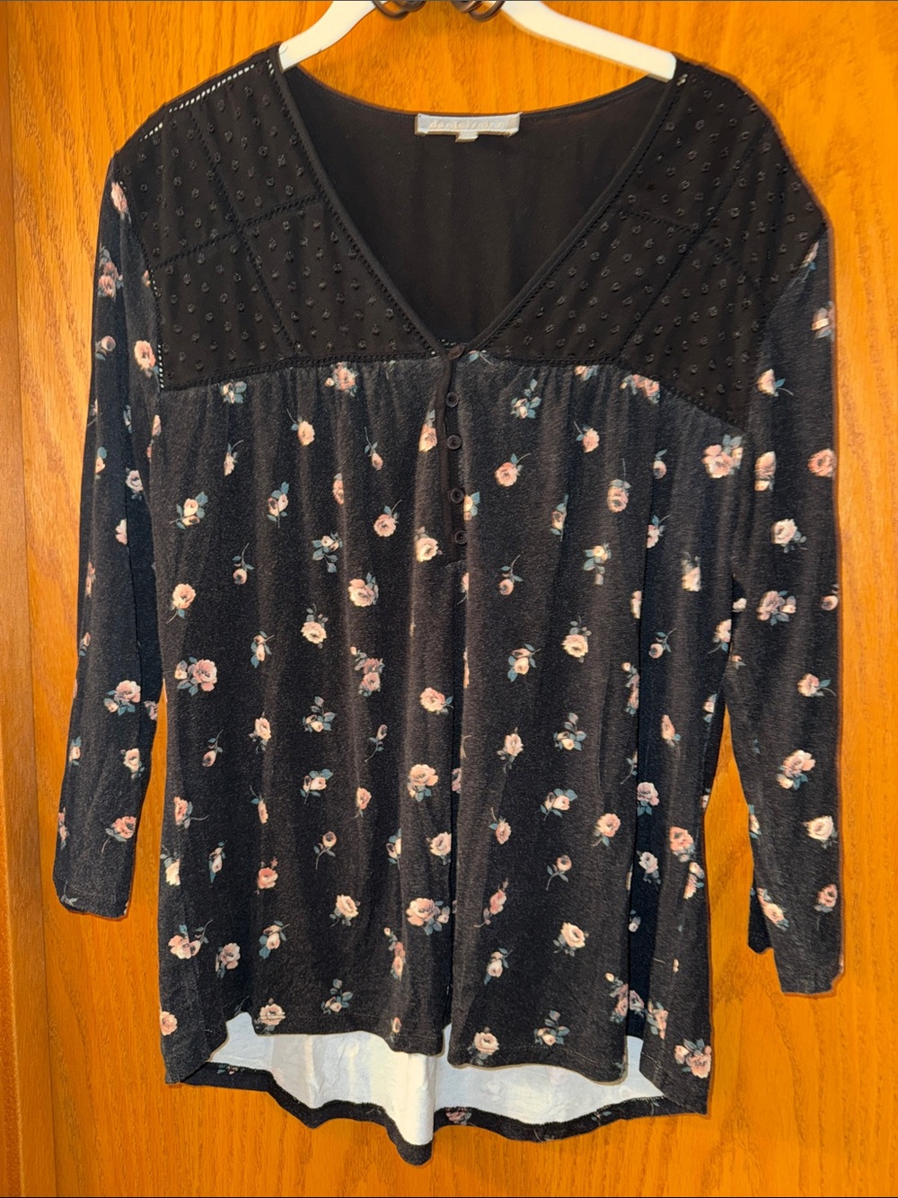 Daniel Rainn Soft & Stylish Black Floral V-Neck 3/5 Sleeve Top